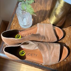 Sole Society Tan Sandals with Peep-Toe Design